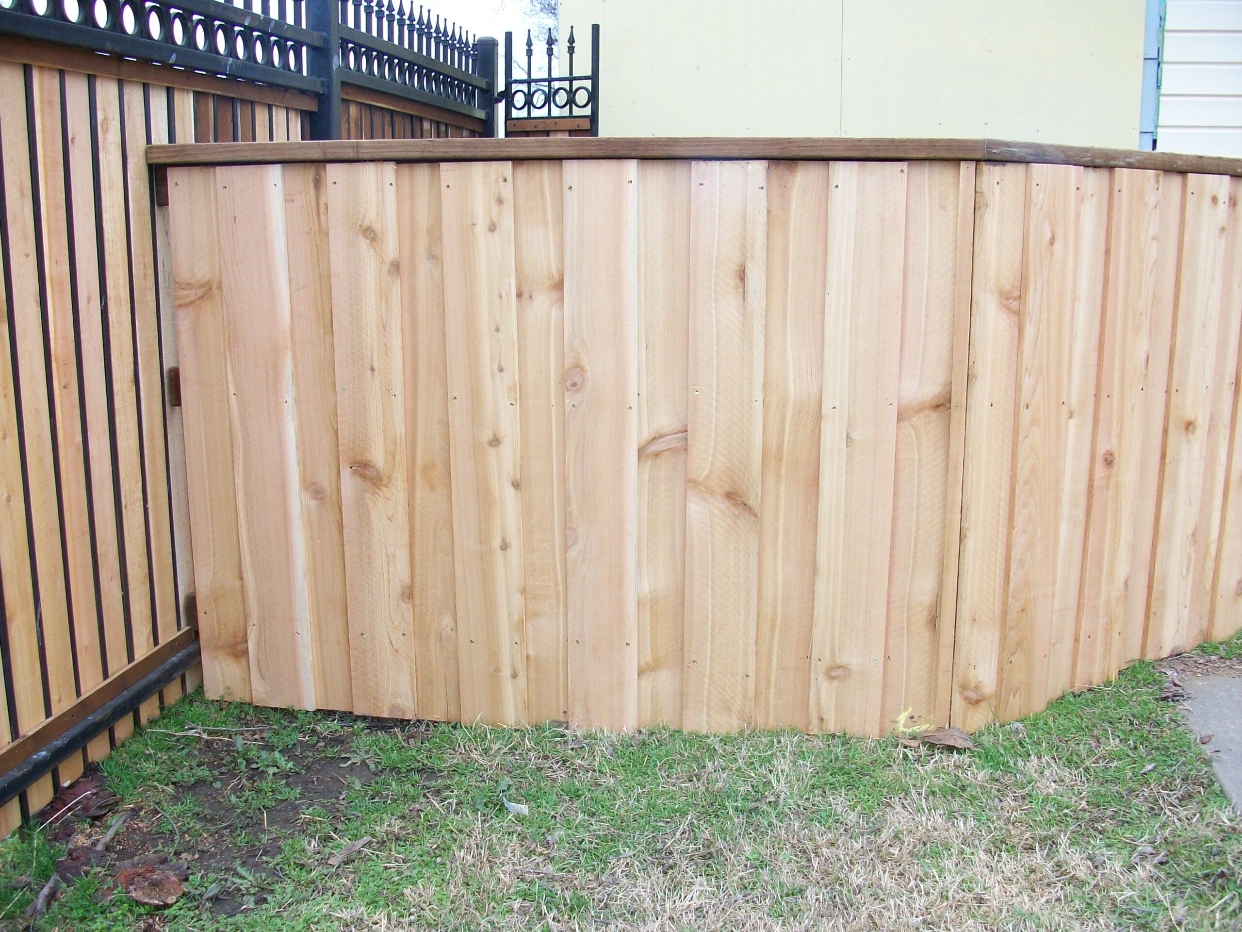 Wood Fence builder and installation